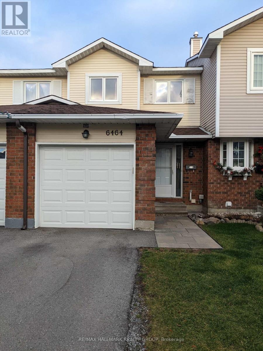 Ottawa Row / Townhouse:  3 bedroom