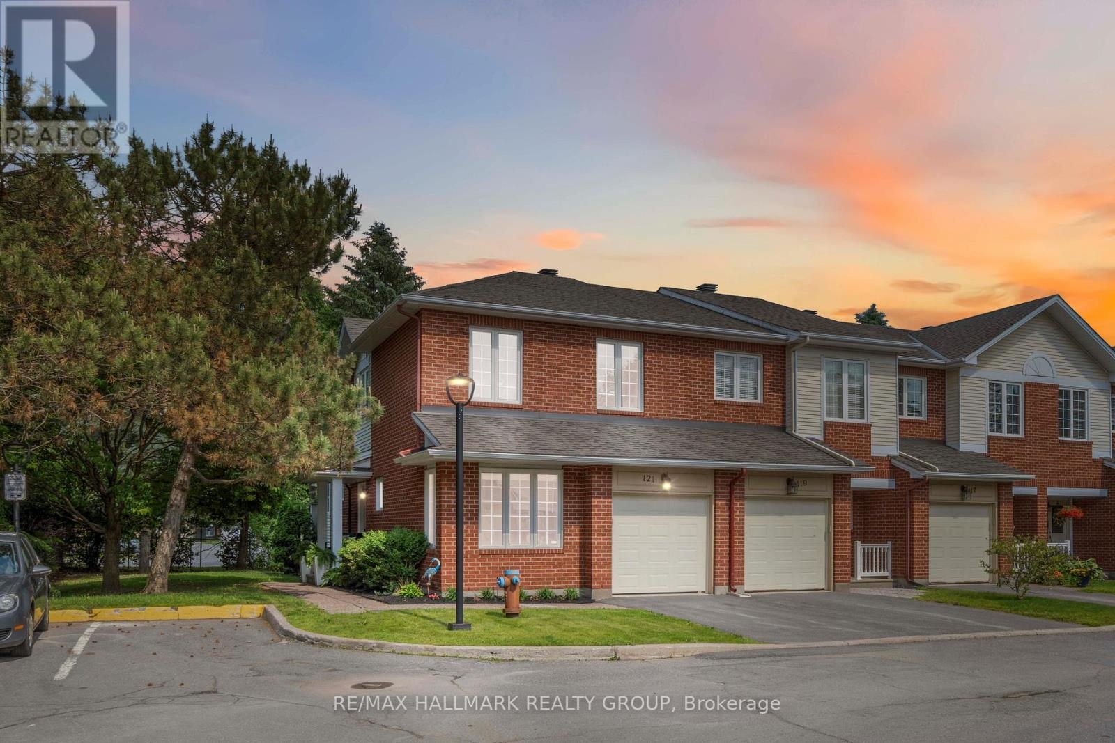 Ottawa Row / Townhouse for sale: 4 bedroom 1,600 sq.ft. (Listed 2025-06-26)