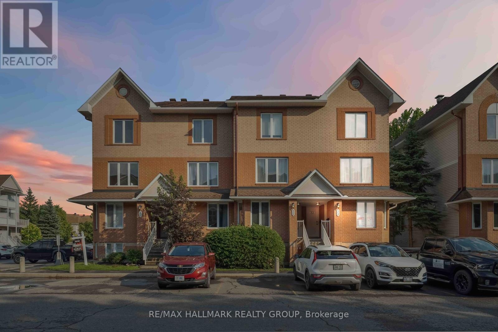 Ottawa Row / Townhouse for sale:  2 bedroom 1,200 sq.ft. (Listed 2025-07-04)