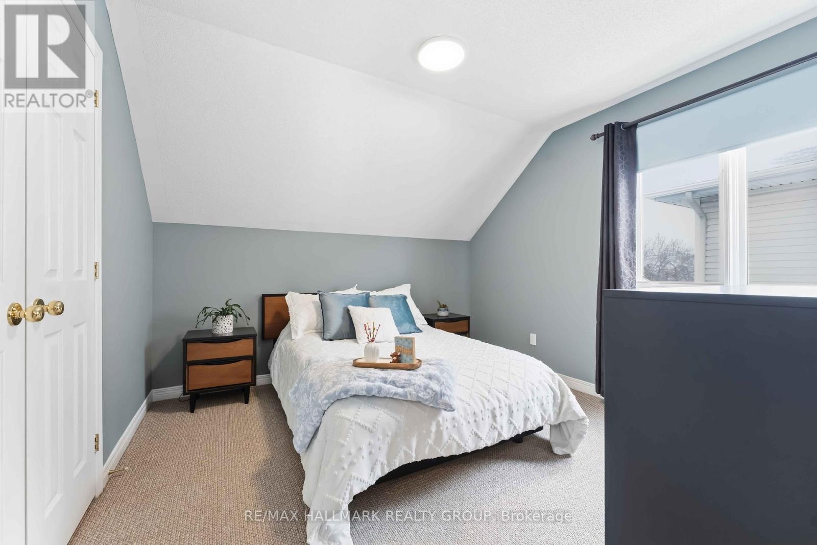 Riverside South/Gloucester Glen House for sale:  4 bedroom 2,000 sq.ft. (Listed 2026-04-09)