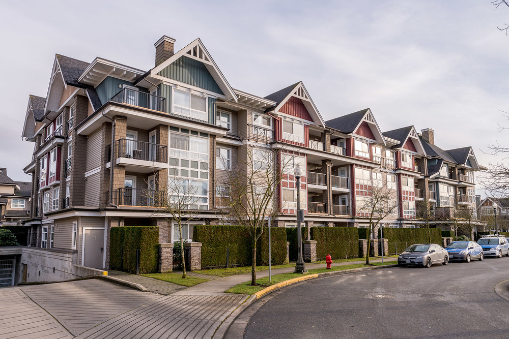 Champlain Heights Condo for sale BRITTANY AT CHAMPLAIN GARDENS 1 bedroom 712 sq.ft. (Listed
