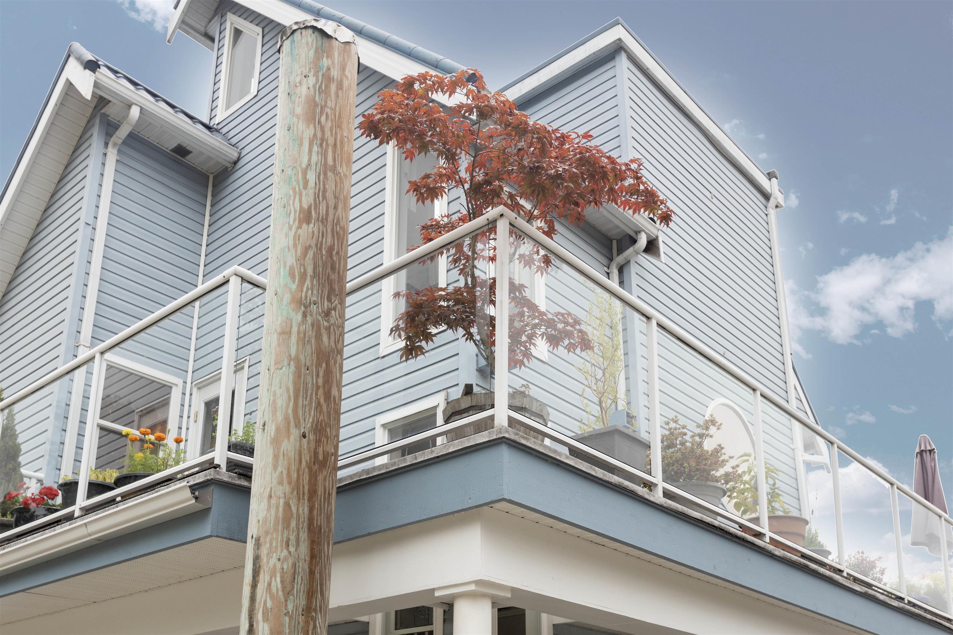Queensborough Single Family Residence for sale: Queensgate Marina - Float Home 2 bedroom 1,333 sq.ft. (Listed 2025-05-15)