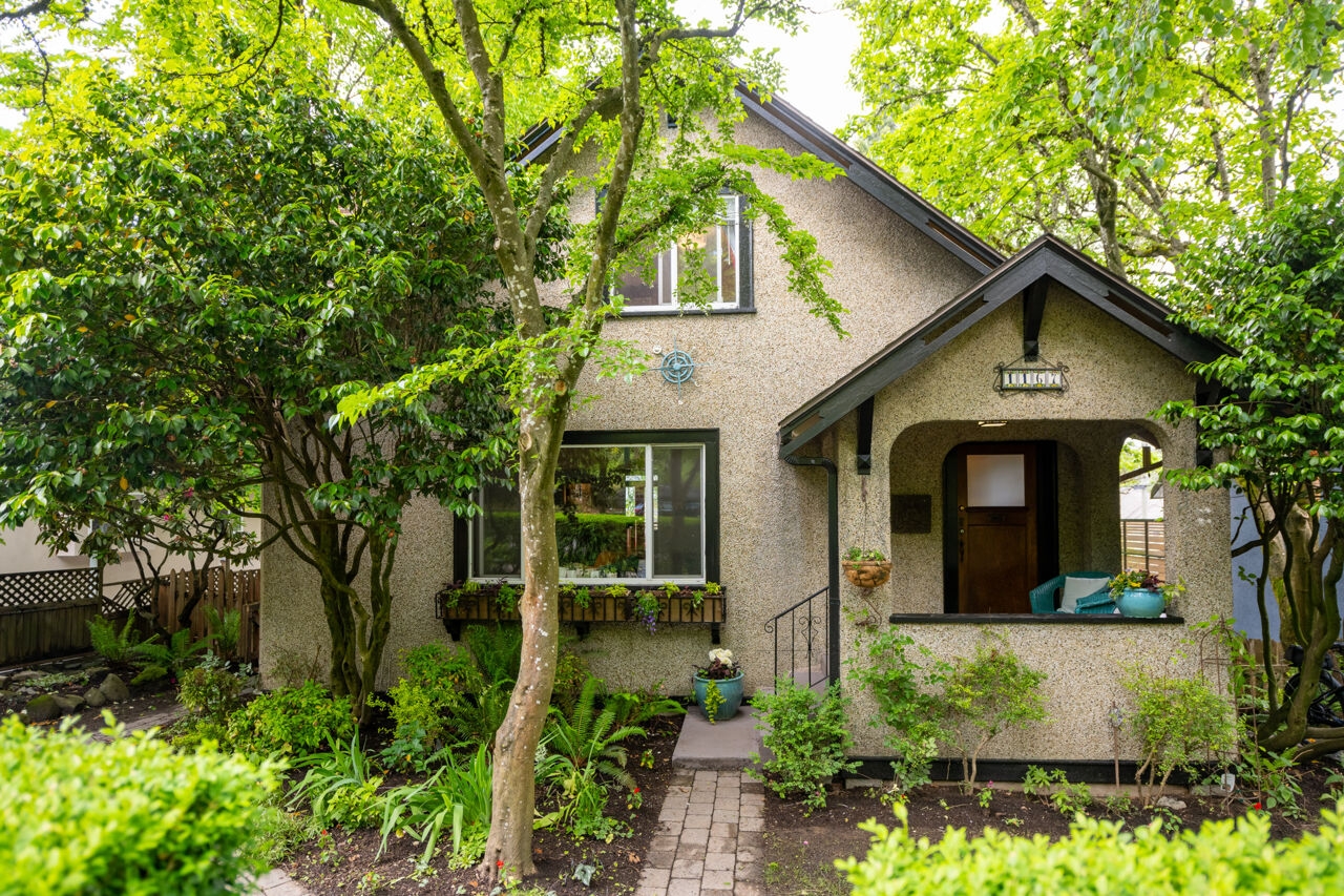 Vancouver PARKSIDE CEDAR COTTAGE CHARACTER HOME for sale:  5 bedroom 2,723 sq.ft. (Listed 2024-06-06)