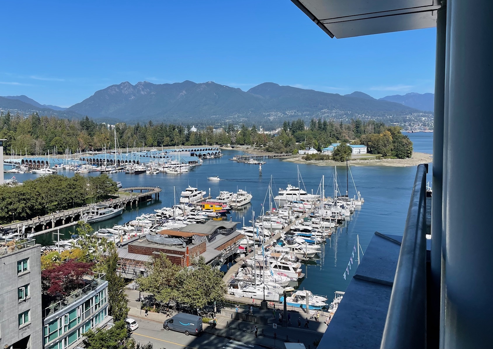 Vancouver COAL HARBOUR WATERFRONT CONDO WITH HUGE DECK for sale:  2 bedroom 838 sq.ft. (Listed 2024-09-13)