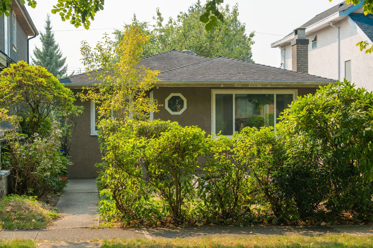 Vancouver 4-BEDROOM BUNGALOW ON SUNNY 33' X 116' LOT for sale:  4 bedroom 1,784 sq.ft. (Listed 2025-09-08)