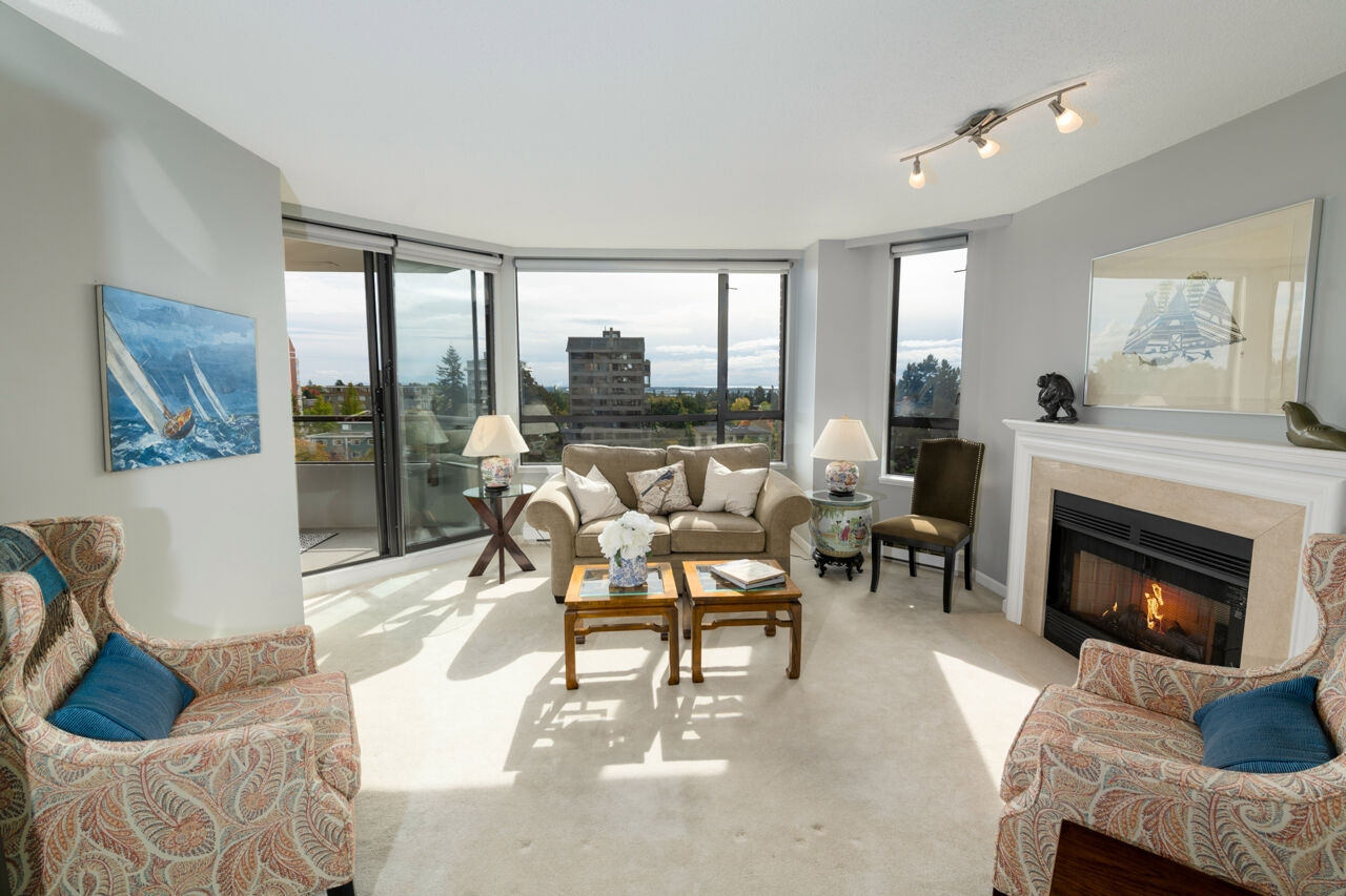 Vancouver UPDATED KERRISDALE VIEW CONDO for sale:  2 bedroom  Stainless Steel Appliances, Glass Shower, Plush Carpet 1,269 sq.ft. (Listed 2025-10-01)