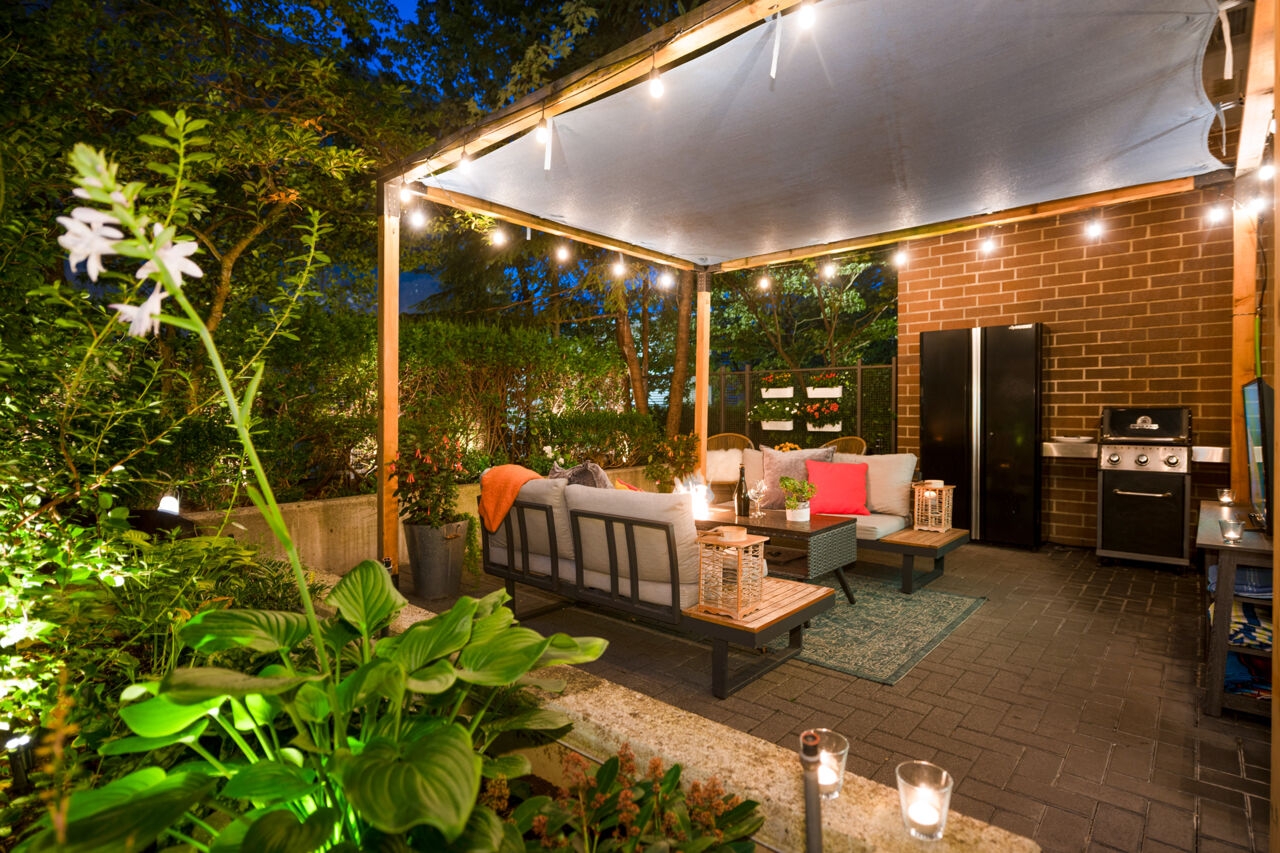 Vancouver LOFT-STYLE CONDO WITH MASSIVE DECK for sale: 1 bedroom 586 sq.ft. (Listed 2026-01-04)