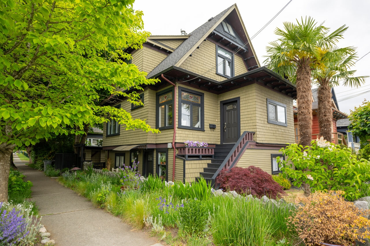 401 East King Edward Avenue