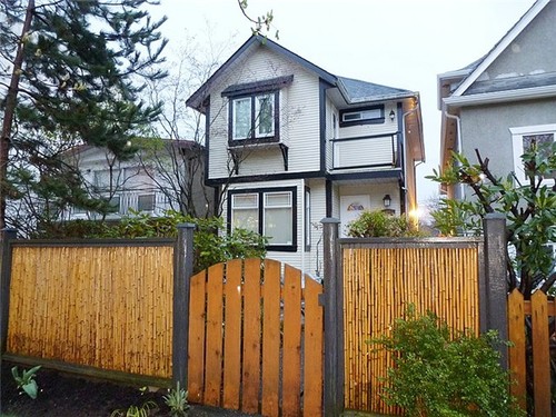 Grandview VE Duplex for sale:  1 bedroom 961 sq.ft. (Listed 2013-04-26)