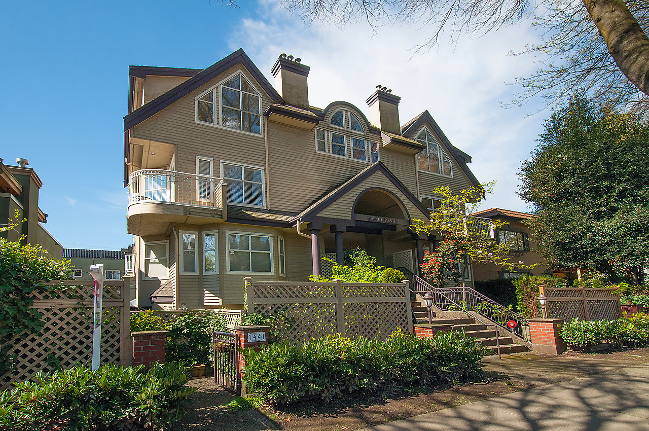 Kitsilano Townhouse for sale: Walnut Point 2 bedroom 1,144 sq.ft. (Listed 2015-04-03)