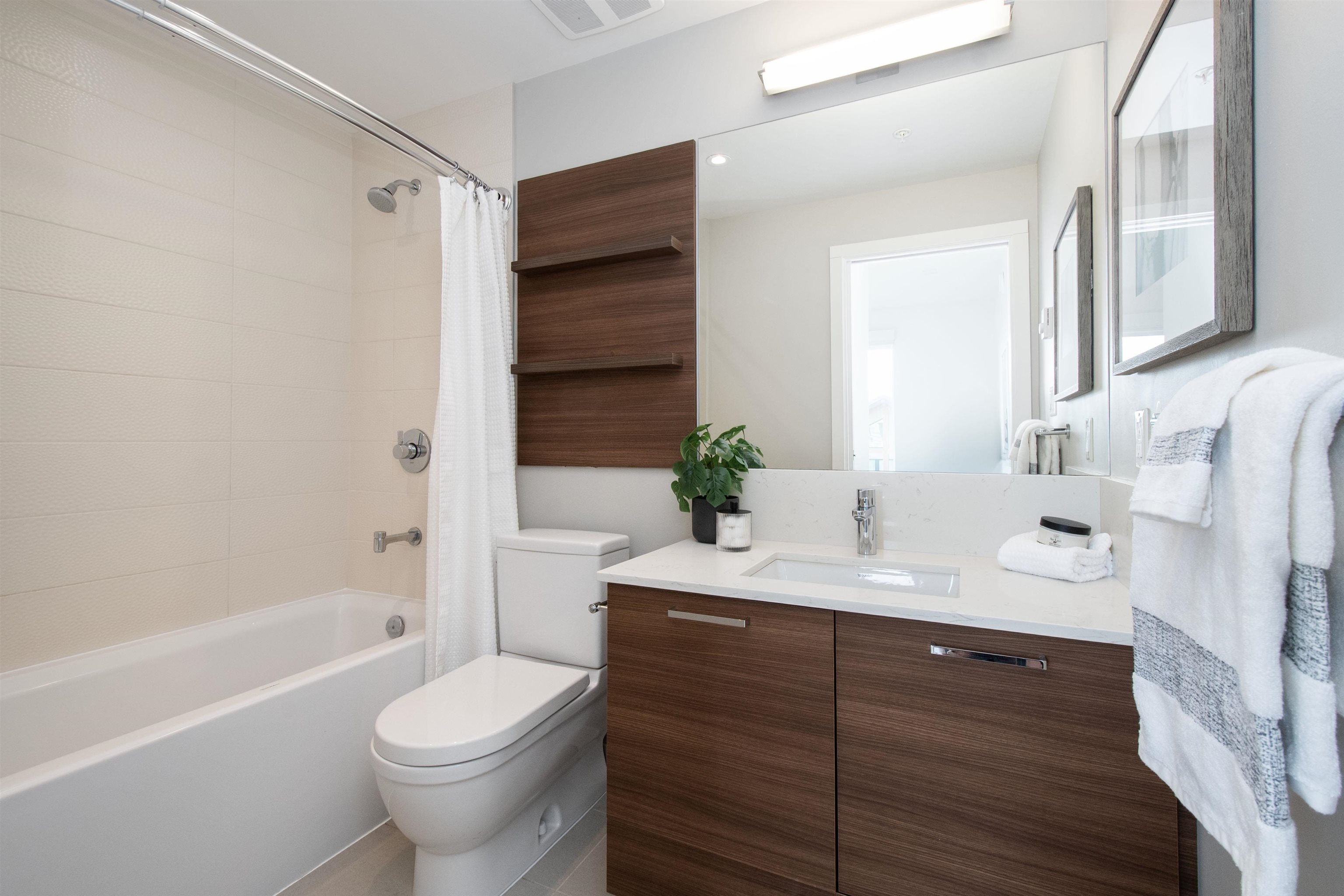 402 1061 Marine Drive