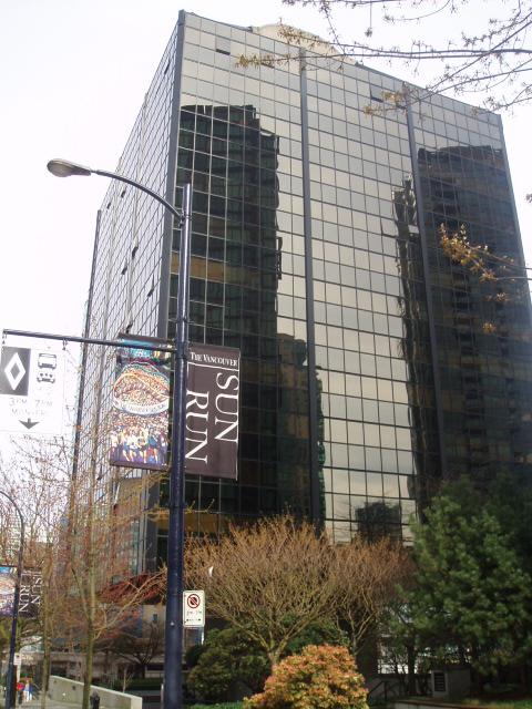 Coal Harbour, Downtown Vancouver concrete hirise for sale: THE QUBE - Distinction & Architectural Landmark   420 sq.ft. (Listed 2007-03-26)