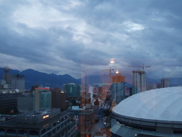 Downtown  concrete condo hirise for sale: Max II by Concord Pacific  446 sq.ft. (Listed 2006-09-16)