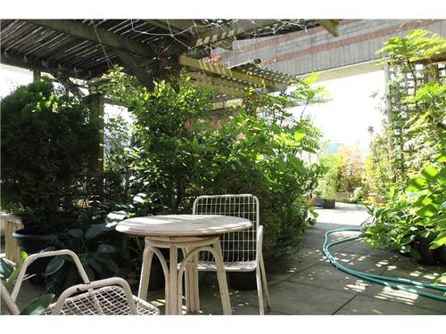 Yaletown / False Creek North concrete condo hirise for sale: Parkview Gardens by Concord Pacific  2 bedroom 1,181 sq.ft. (Listed 2011-08-26)