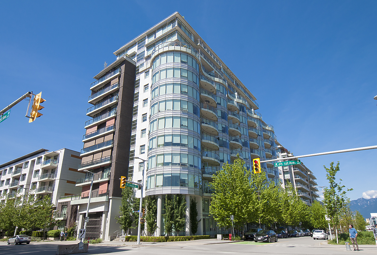 False Creek Olympic Village Apartment for sale: The Sails 1 bedroom 864 sq.ft. (Listed 2018-08-14)