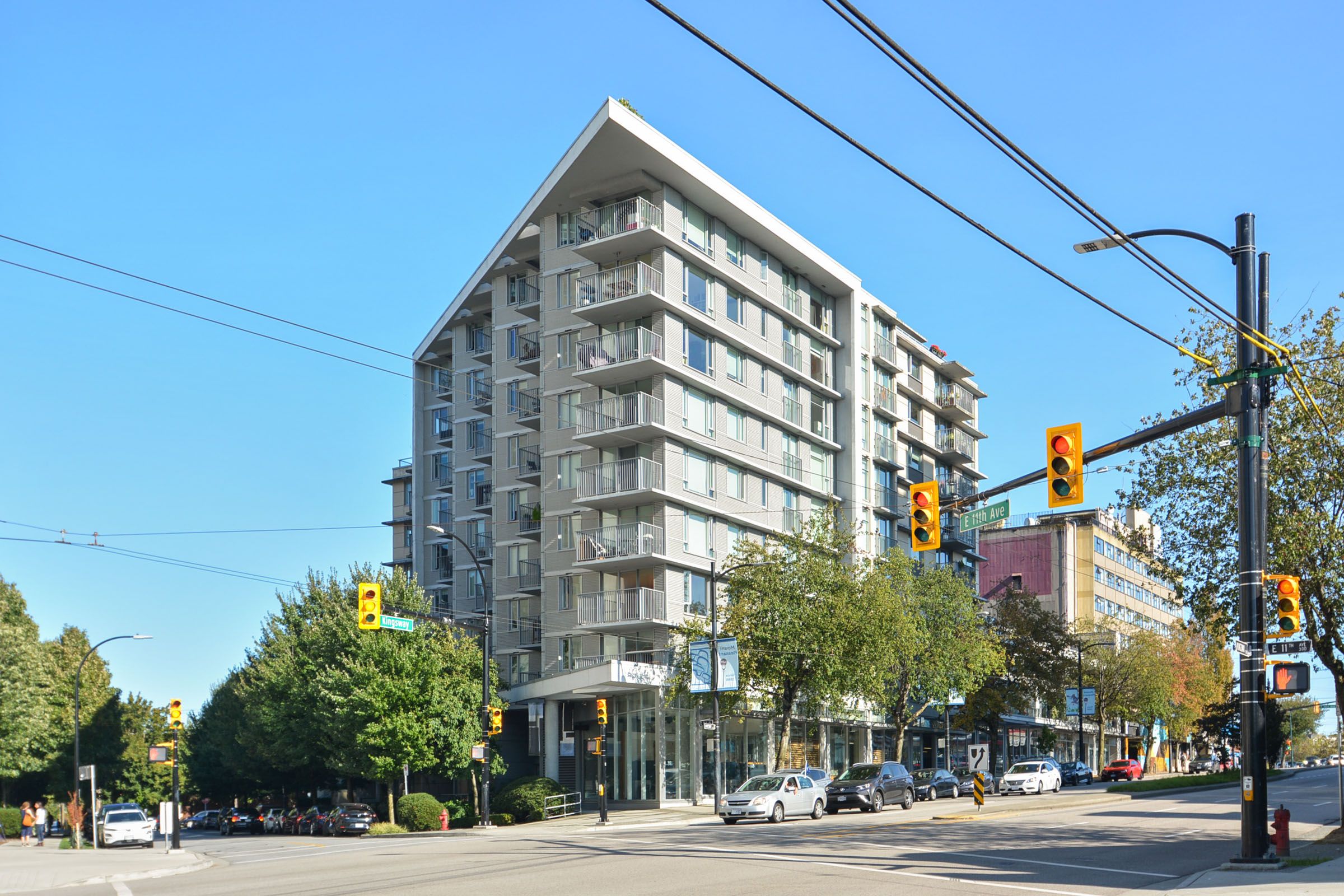 SOMA - South of Main, Mount Pleasant, Main Street Townhome Apartment for sale: UNO by Intracorp 2 bedroom Glass Shower, Hardwood Floors 1,057 sq.ft. (Listed 2021-01-12)