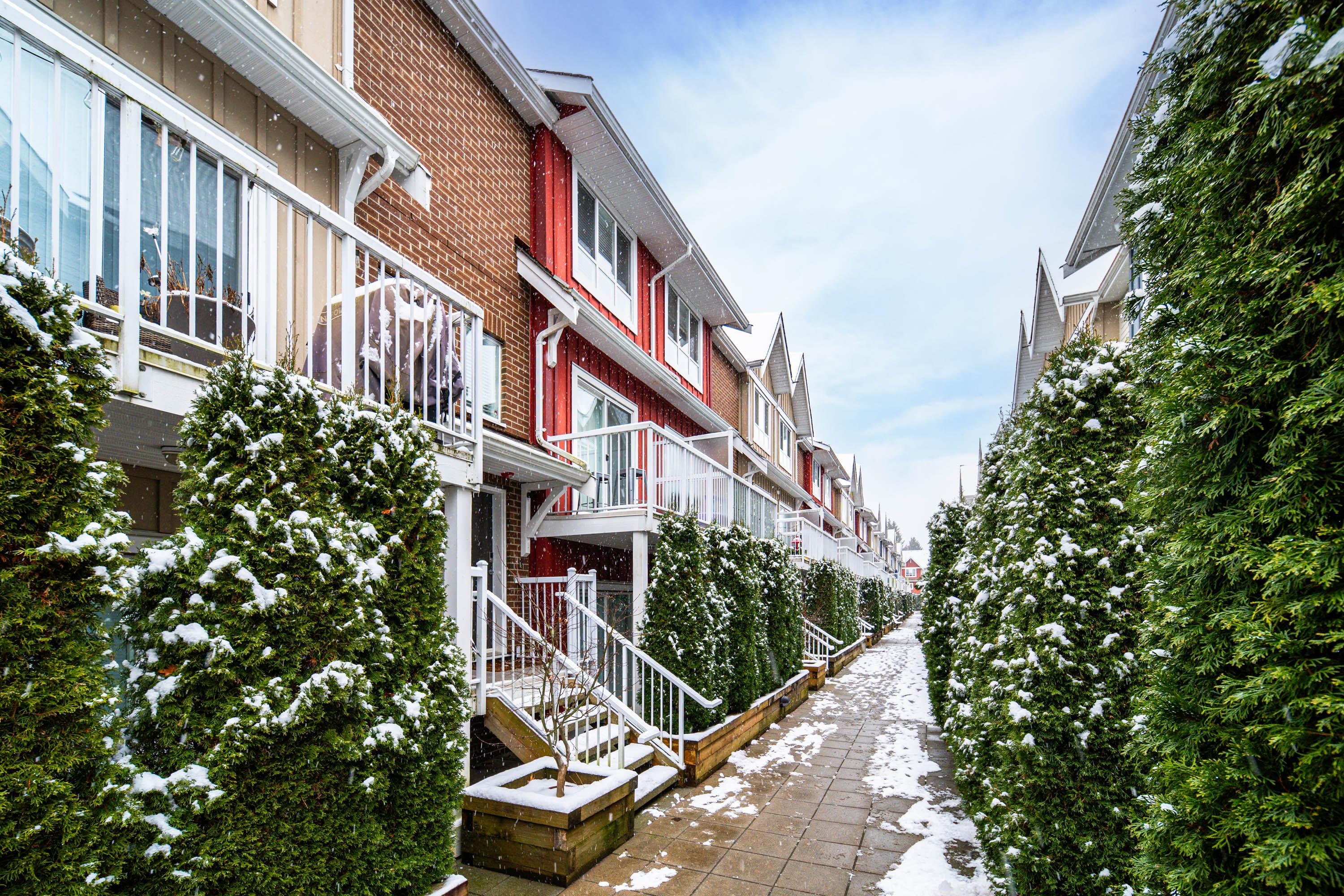 Glenwood / Oxford Heights / North Poco 2 Storey Townhouse for sale: Brimley Mews 2 bedroom  Stainless Steel Appliances, Laminate Floors 1,108 sq.ft. (Listed 2025-02-10)