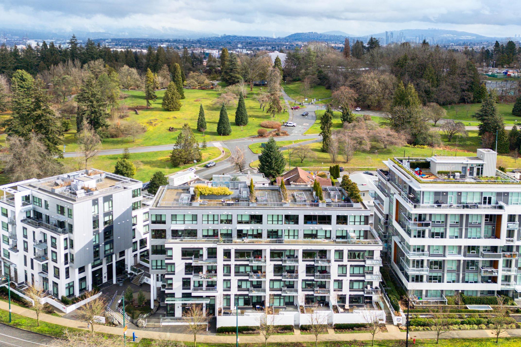 Cambie Westside Concrete Townhouse (1 level, Off the ground Level) for sale: Primrose by Transca Developments 2 bedroom Stainless Steel Appliances, Laminate Floors 857 sq.ft. (Listed 2025-03-31)