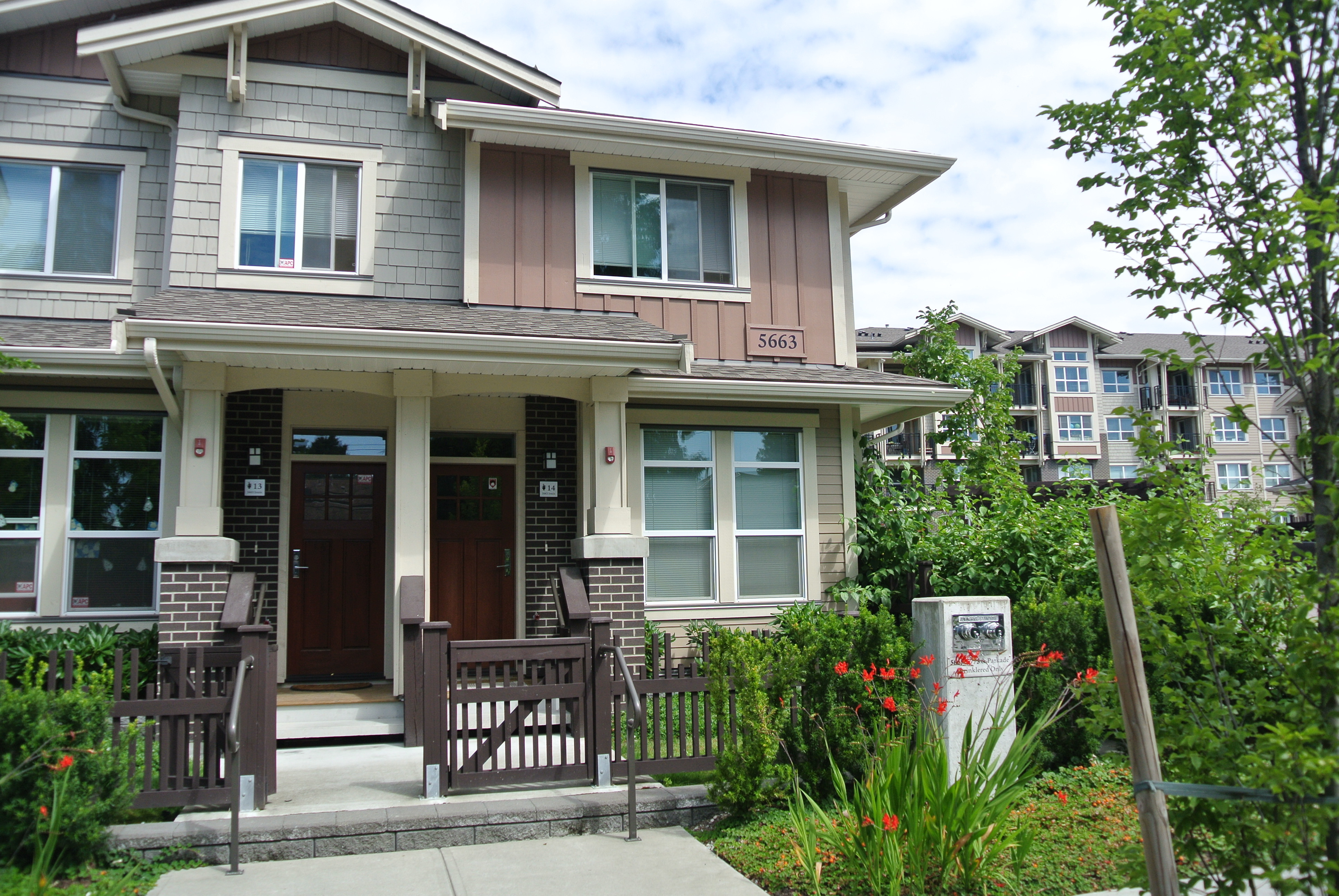 Macpherson Walk Townhouse for sale:  3 bedroom 1,355 sq.ft. (Listed 2012-08-07)