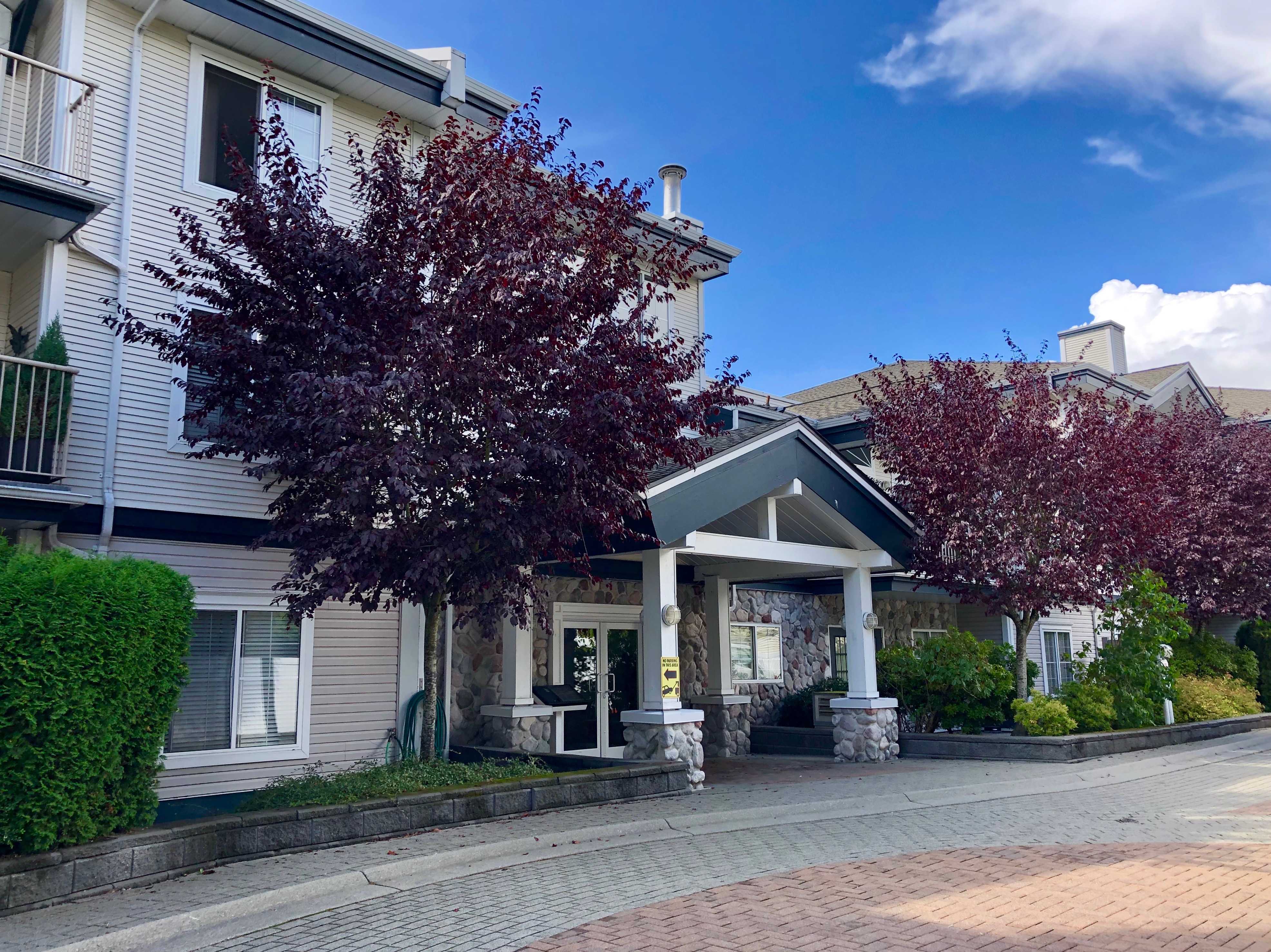 King George Corridor Apartment/Condo for sale: Waterford House 2 bedroom 995 sq.ft. (Listed 2021-10-28)