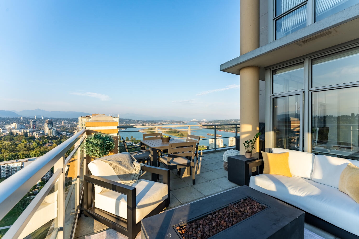 Victoria Hill Condo for sale: The Carlyle 2 bedroom 1,234 sq.ft. (Listed 2025-09-02)