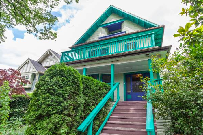 Commercial Drive Apartment for rent:  Studio 850 sq.ft.