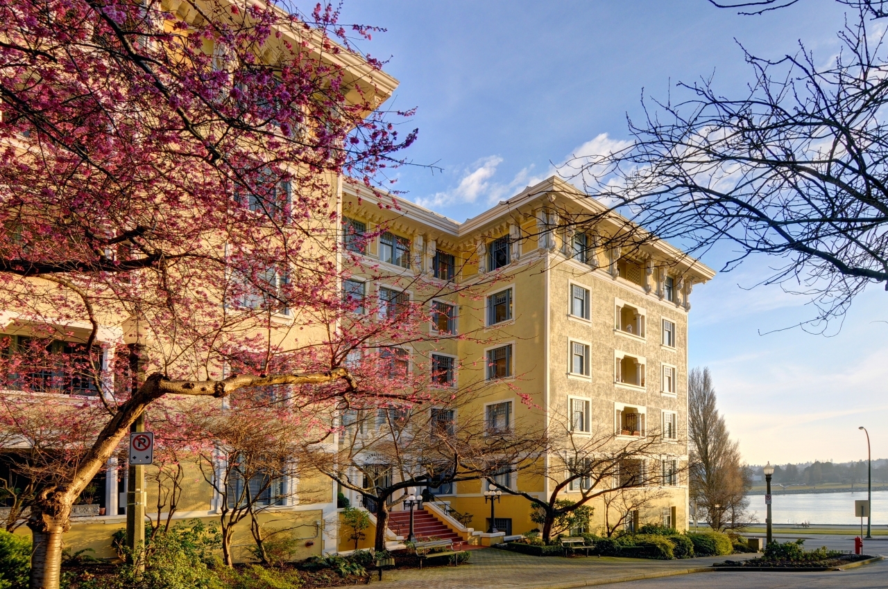 1386 NICOLA STREET, West End Condo for sale: Kensington Place 2 bedroom 1,349 sq.ft., David Valente Royal LePage Sussex