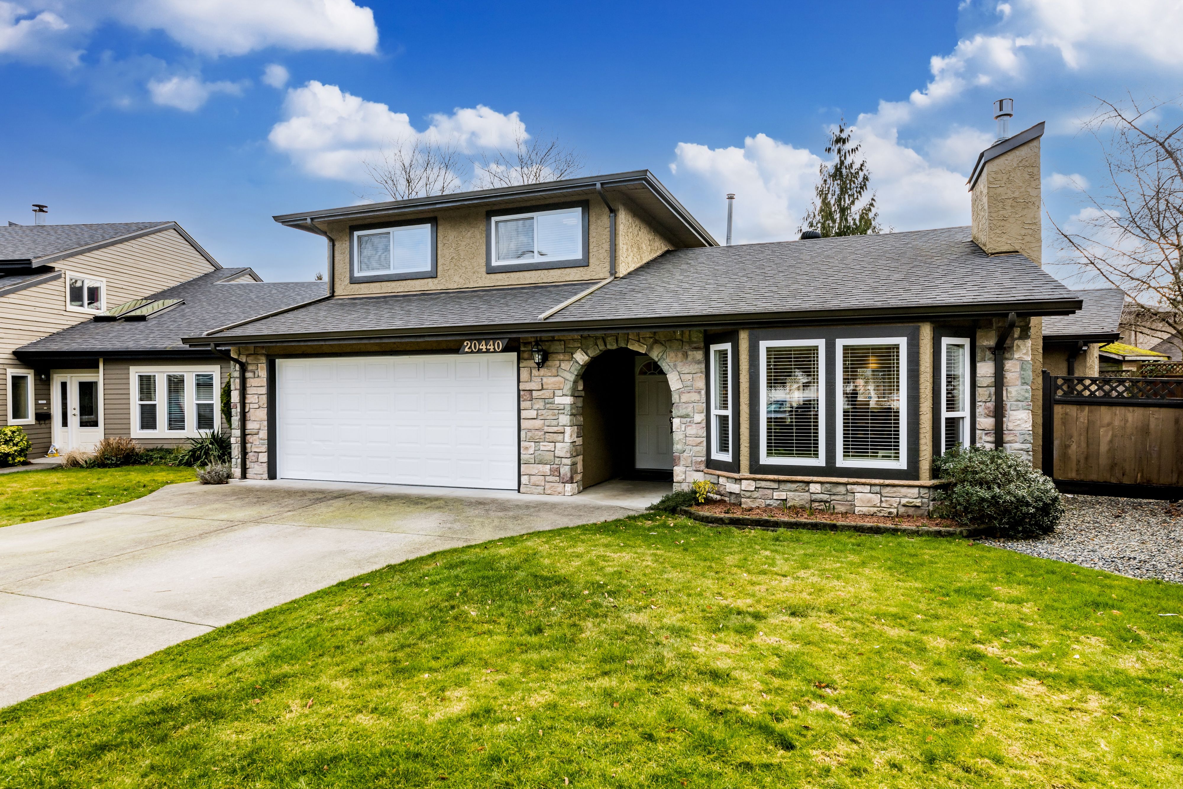 20440 50 AVENUE, LANGLEY, V3A 7J3, Langley City House for sale: 3 bed, Stainless Steel Appliances, Caesarstone quartz, Stainless Steel Trim, Granite Countertop, Tile Backsplash, European Appliance, Rain Shower, Hardwood Floors, Plush Carpet 1,962sq.ft.