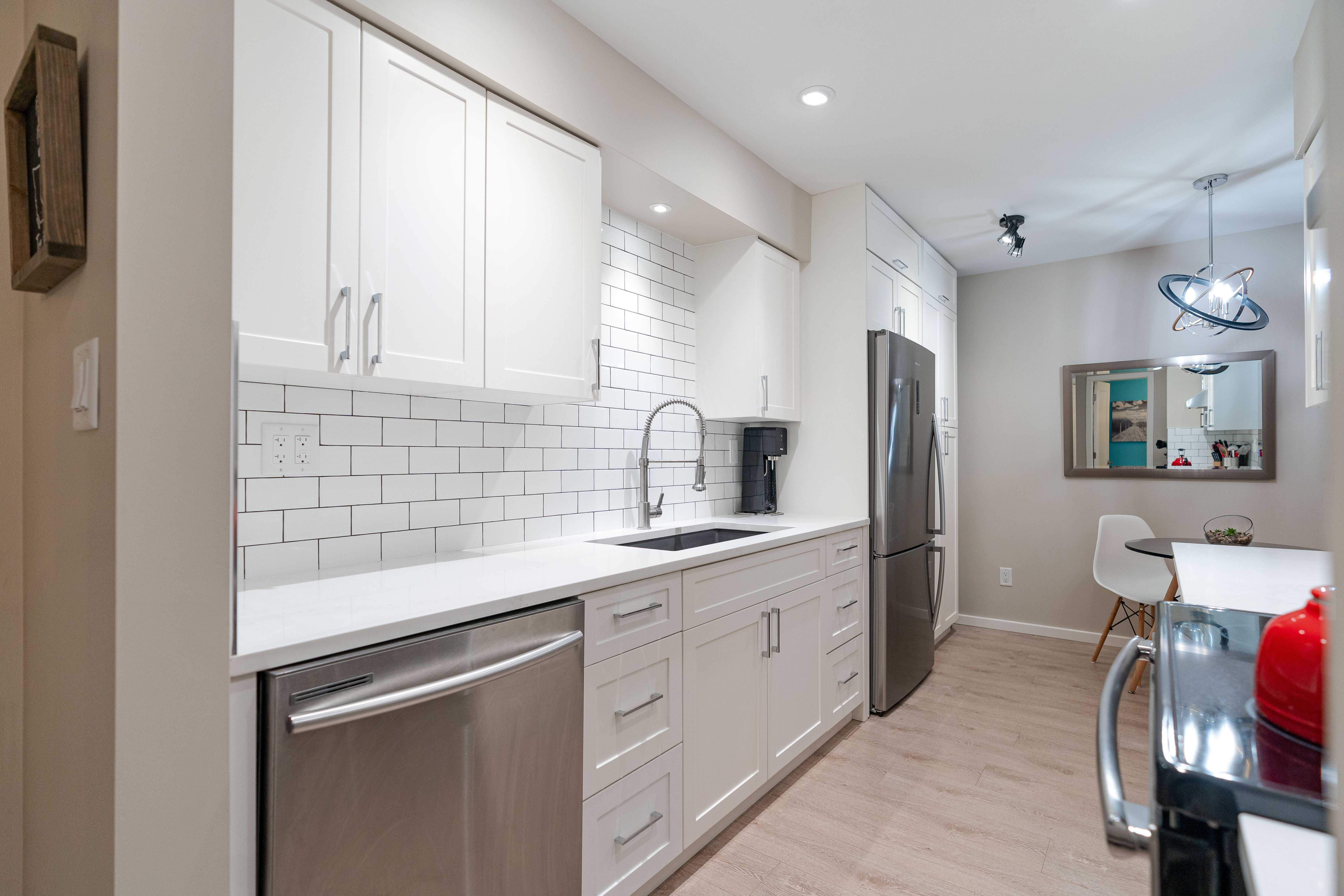 207-1442 Blackwood Street, White Rock Condo For Sale: Blackwood Manor, 1 bedroom, Gorgeous spacious extensively and professionally renovated