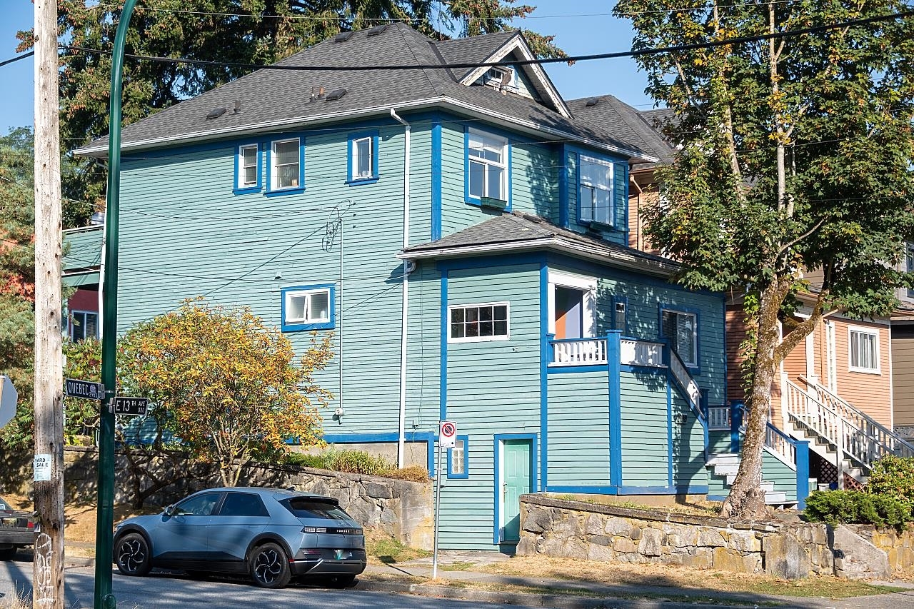 2849 QUEBEC STREET