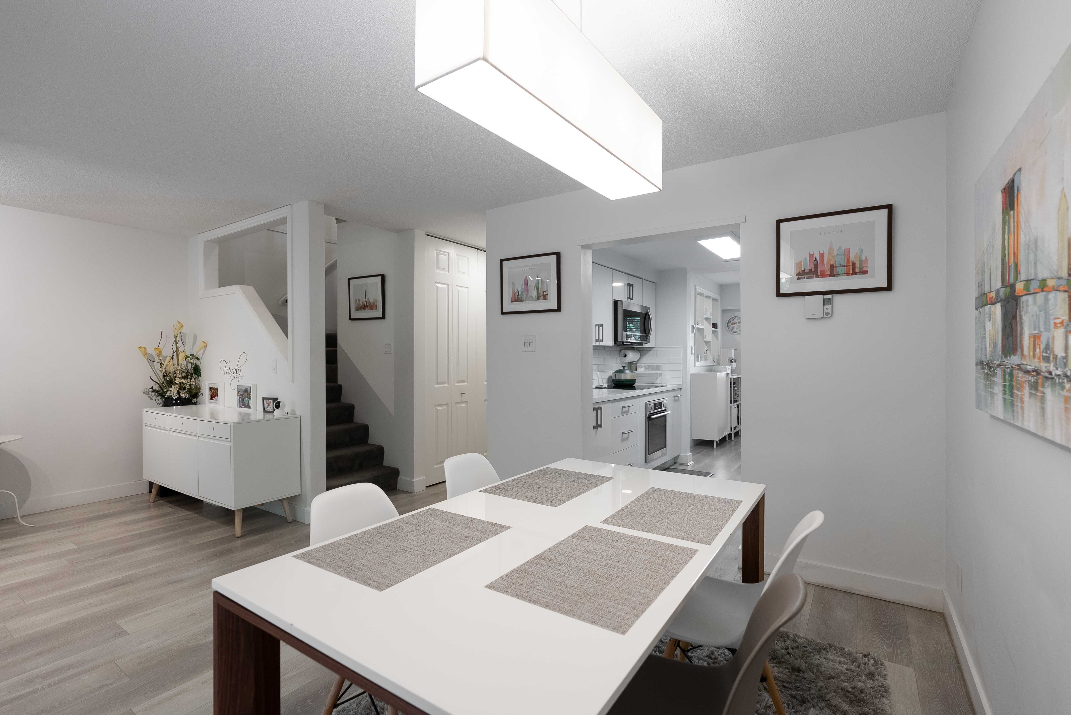 Granville Townhome for sale Laurelwood Gardens 3 + Den 1,476 sq.ft