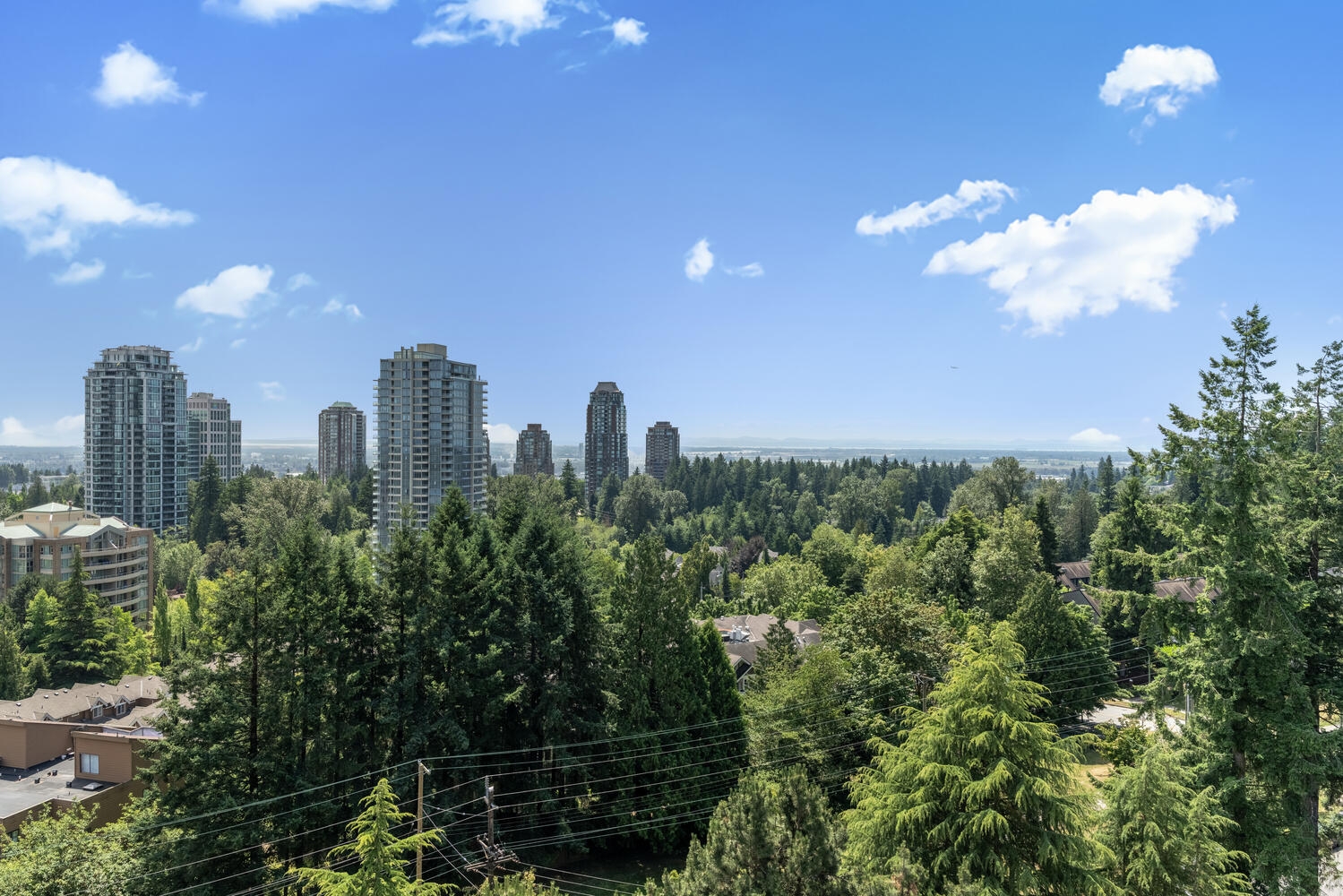 Highgate Apartment for sale: Middlegate Towers 2 bedroom 879 sq.ft. (Listed 2025-08-11)