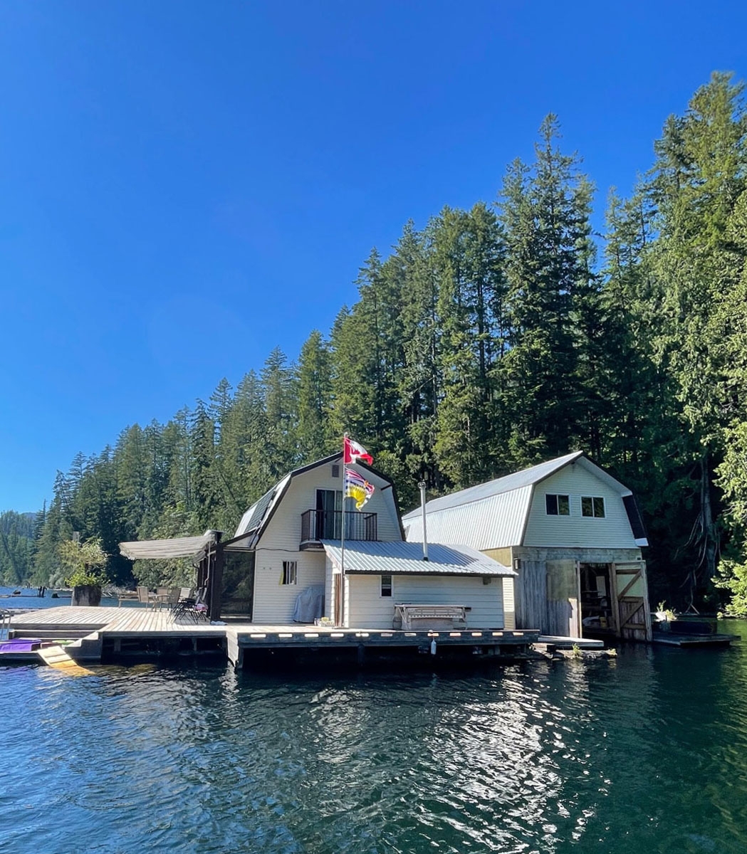Powell River Floating Lake Cabin for sale:  4 bedroom 1,464 sq.ft. (Listed 2025-06-23)