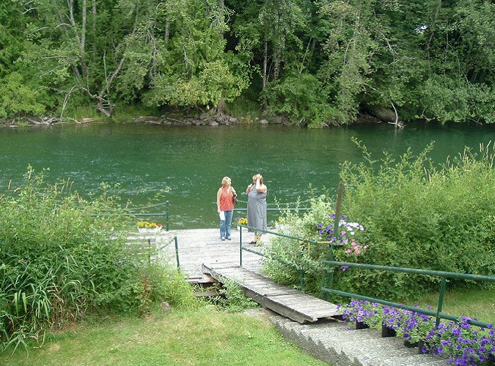 Cowichan River Riverfront, Dock 2 bedroom