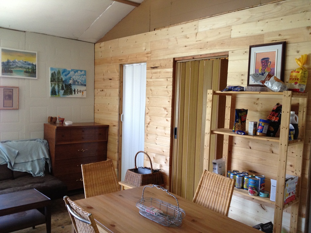 Cariboo Lakefront Cabin