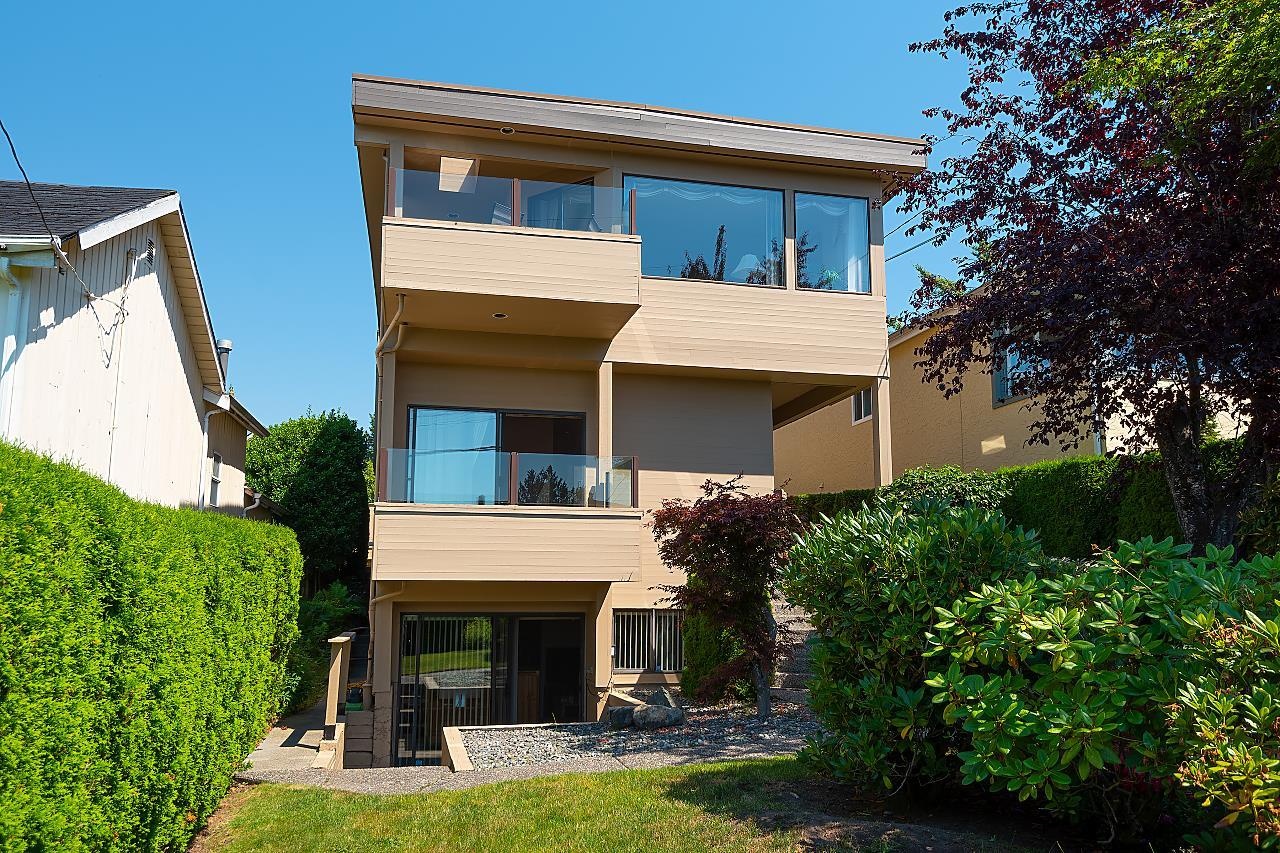 Ambleside House/Single Family for sale: 5 bedroom 3,265 sq.ft. (Listed 2021-06-30)