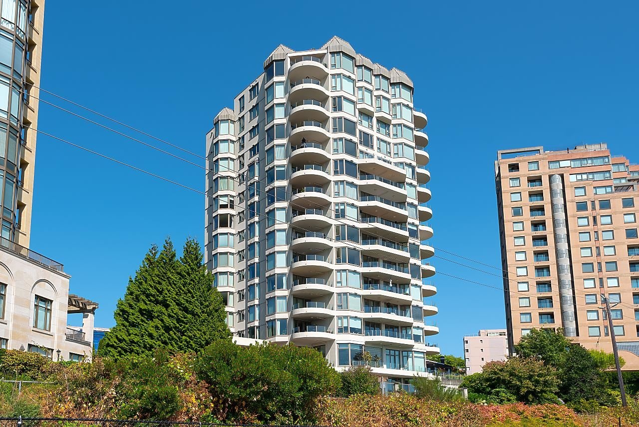 Dundarave Apartment/Condo for sale: 2 bedroom (Listed 2021-07-29)