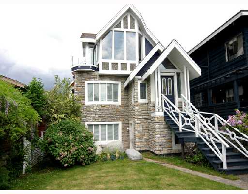 Upper Lonsdale Building Lot: 5 bedroom