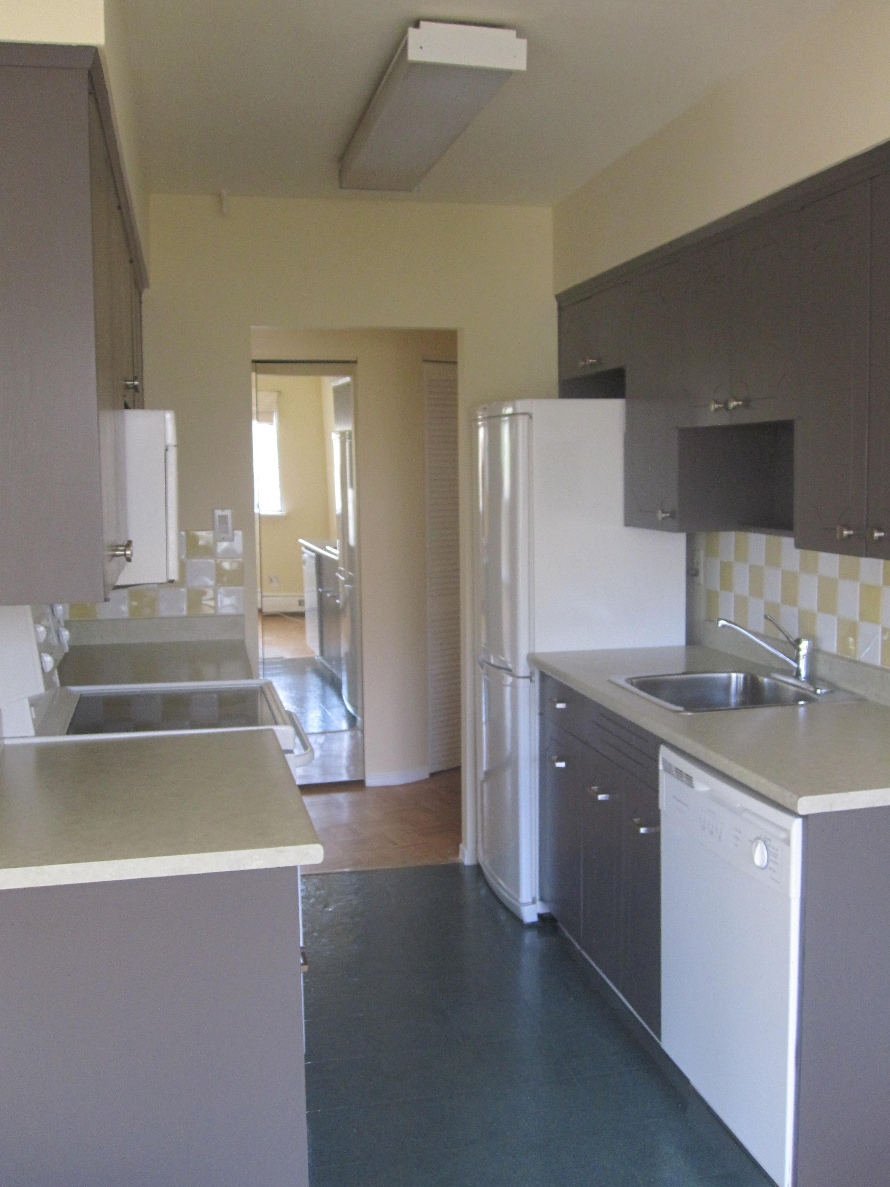 Ambleside Condo for sale: 1 bedroom 673 sq.ft. (Listed 2010-03-26)