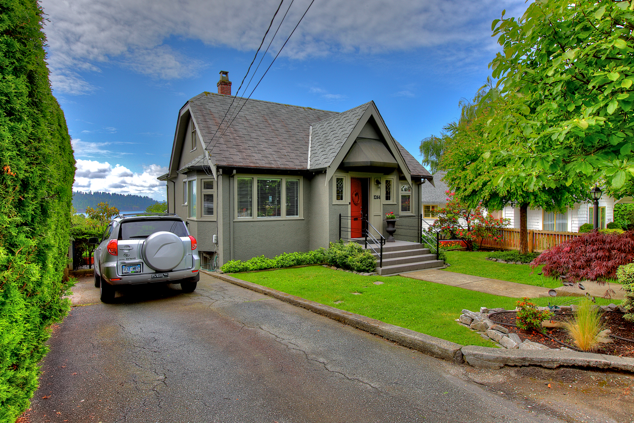 Ambleside House for sale: 4 bedroom 2,450 sq.ft. (Listed 2010-06-08)