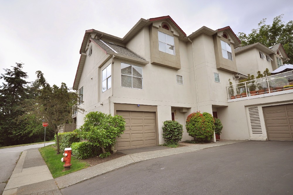 Hamilton Townhouse for sale: 3 bedroom 1,472 sq.ft. (Listed 2010-06-22)