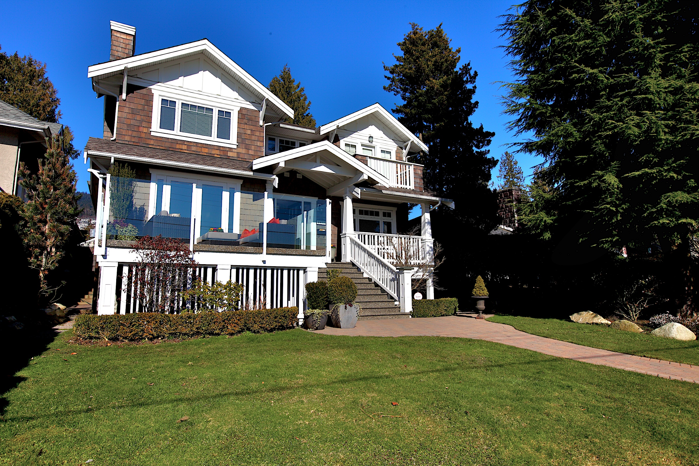 Ambleside House for sale: 4 bedroom 3,504 sq.ft. (Listed 2011-03-01)