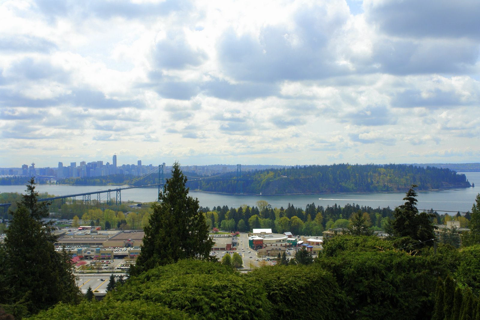 Whitby Estates House for sale: 3 Bdrms, Den & Study 4,000 sq.ft. (Listed 2012-08-17)