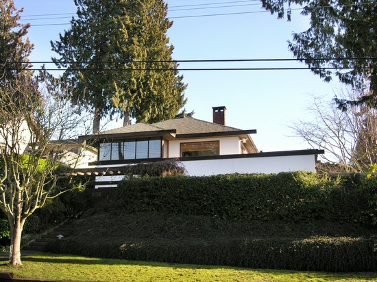 Dundarave House for sale: 4 bedroom 2,200 sq.ft. (Listed 2008-01-15)