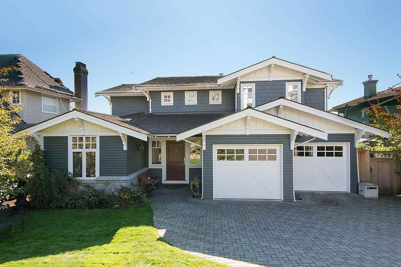 Dundarave House for sale: 5 bedroom 4,205 sq.ft. (Listed 2016-10-04)