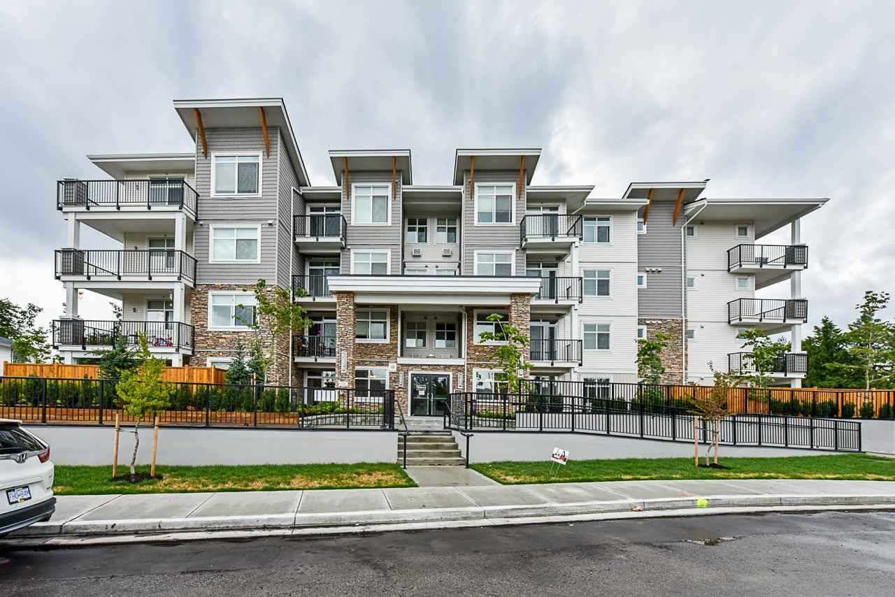 Langley City Apartment/Condo for sale: 2 bedroom 896 sq.ft. (Listed 2020-10-05)