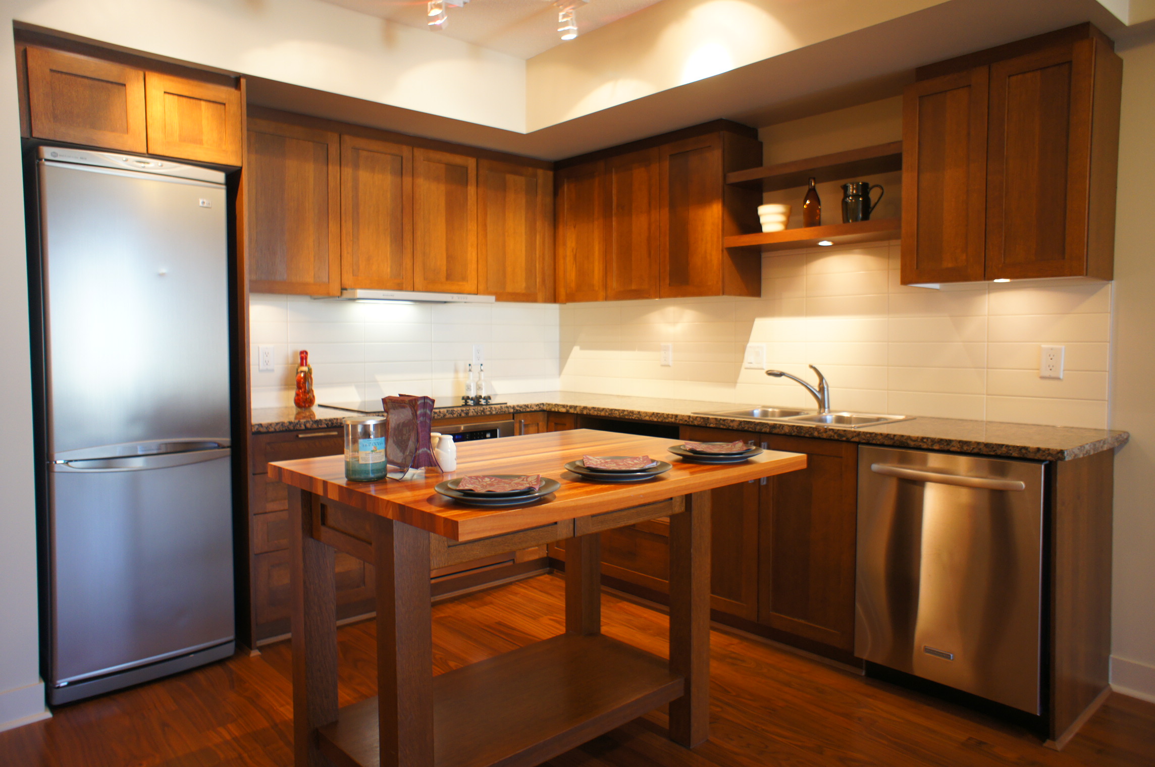 Kitslano Apartment for sale: The Vine 2 bedroom 1,026 sq.ft. (Listed 2013-11-26)