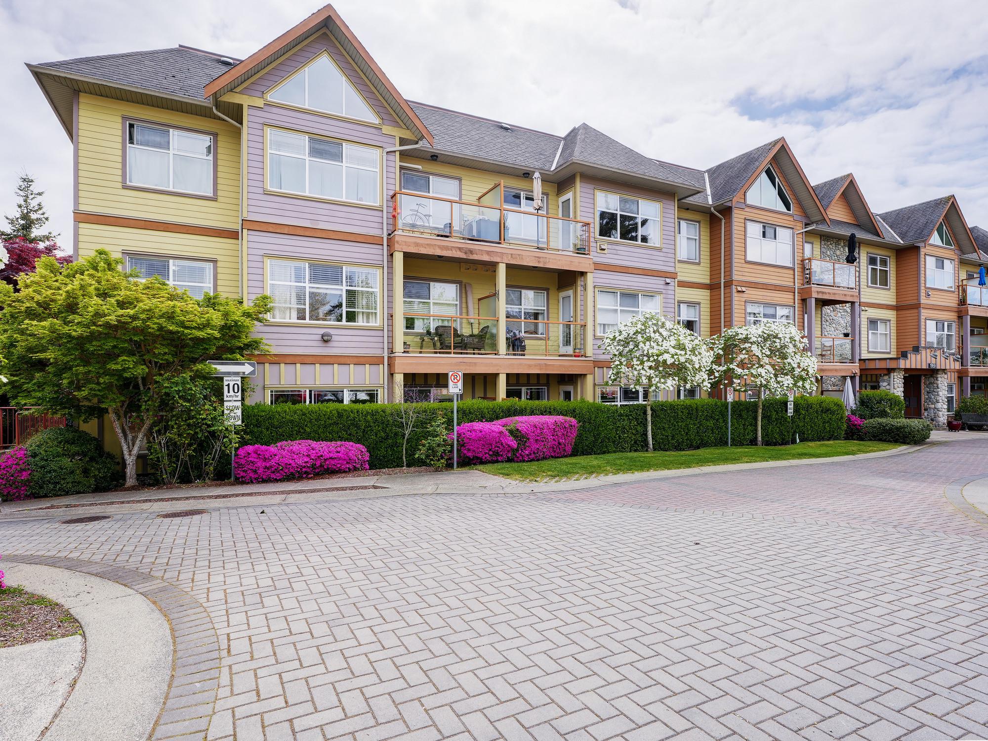 Saanichton Condo for sale: Heritage Green 2 bedroom 850 sq.ft. (Listed 2026-04-30)