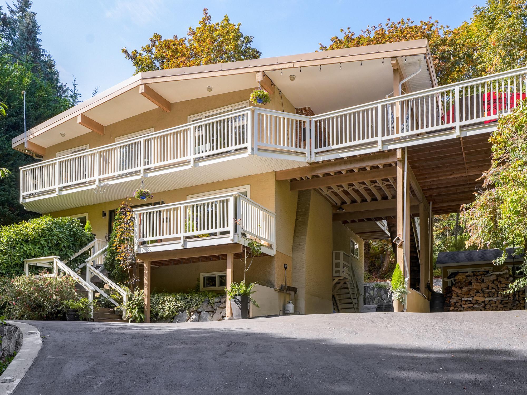 Cordova Bay House for sale: 6 bedroom 3,438 sq.ft. (Listed 2026-10-01)