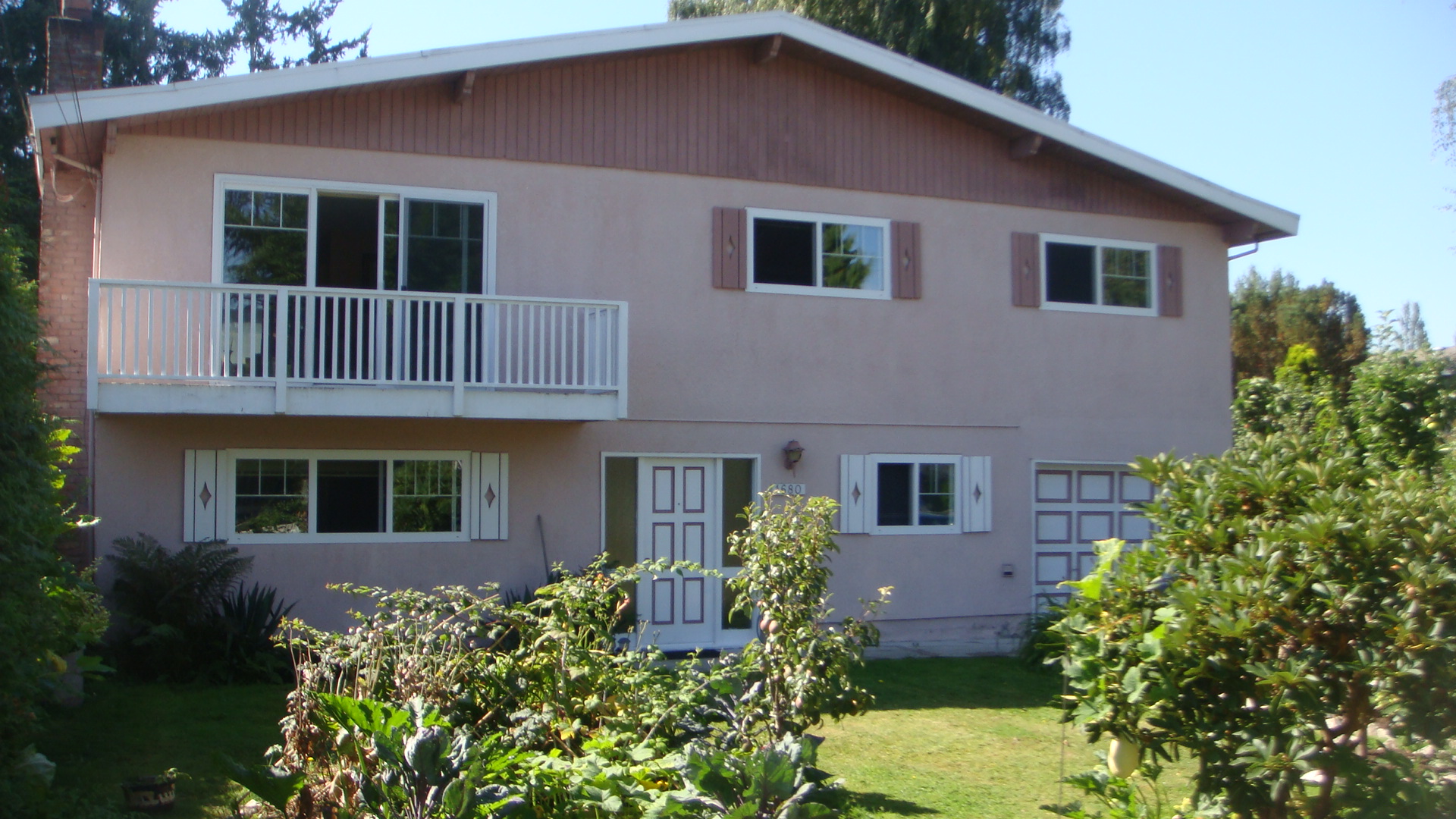 Beach Grove House for sale:  5 plus Studio 2,850 sq.ft. (Listed 2011-09-01)